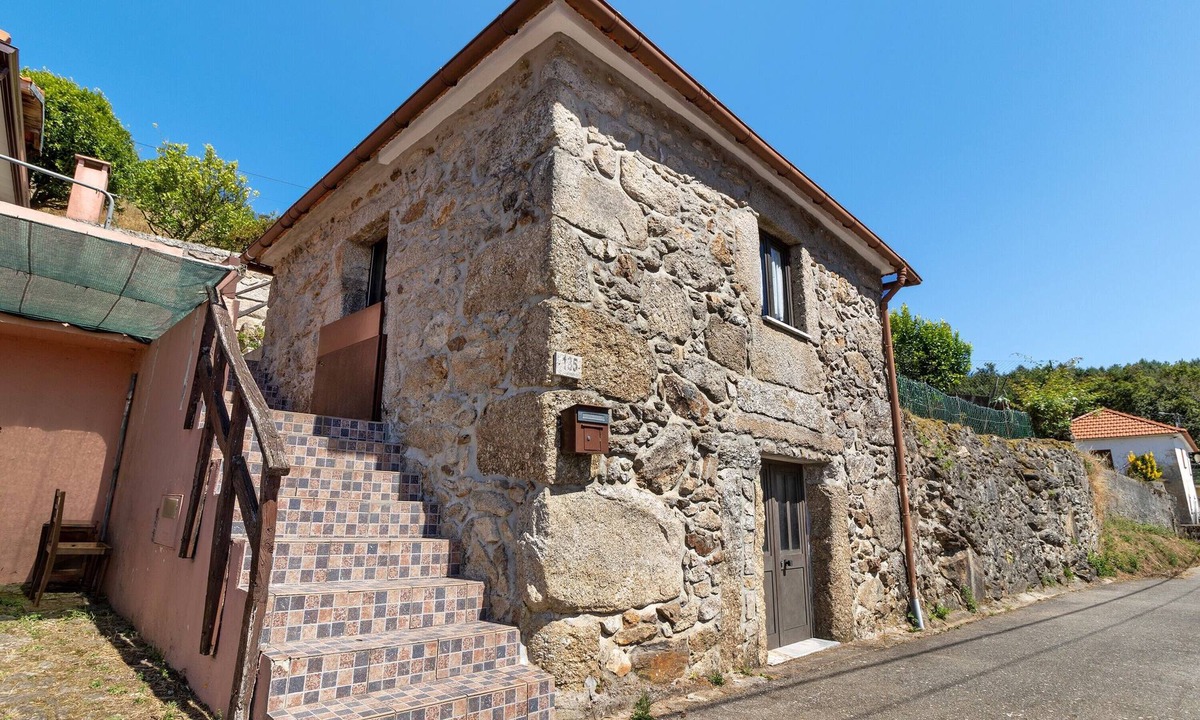 Paredes de Coura Apartment | Studio 'Casa 2' with Mountain View, Shared Garden and Wi-Fi