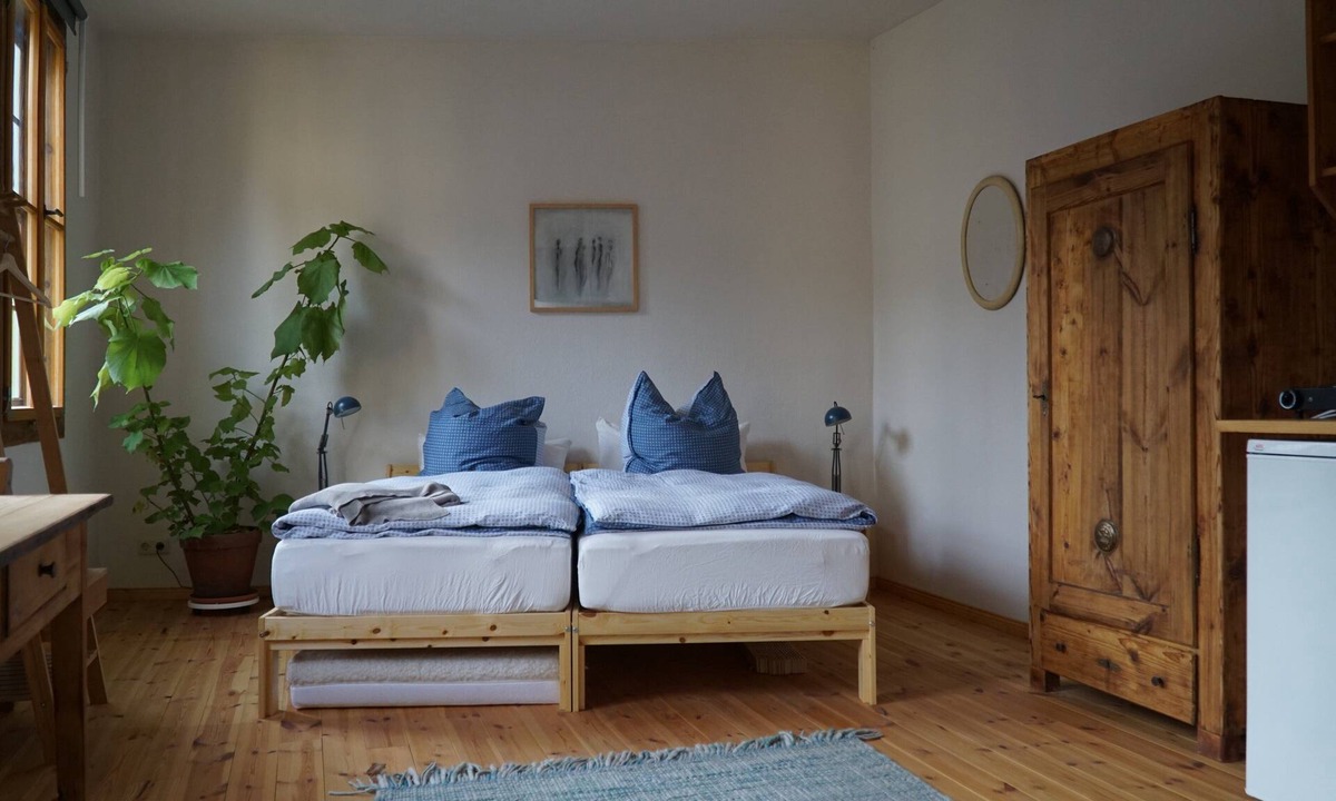 Greiz Apartment | Studio castle view, private bathroom outside the room, garden, sauna