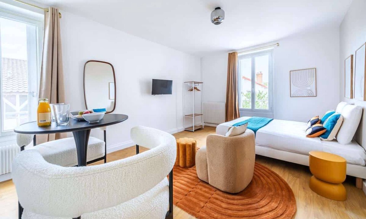 Issy-les-Moulineaux Apartment | Studio chaleureux au coeur de ville Issy