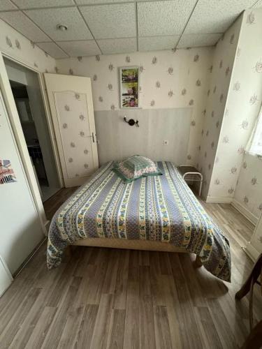 Neris-les-Bains Apartment | Studio charmant à Néris-les-Bains, 20 m², avec terrasse C