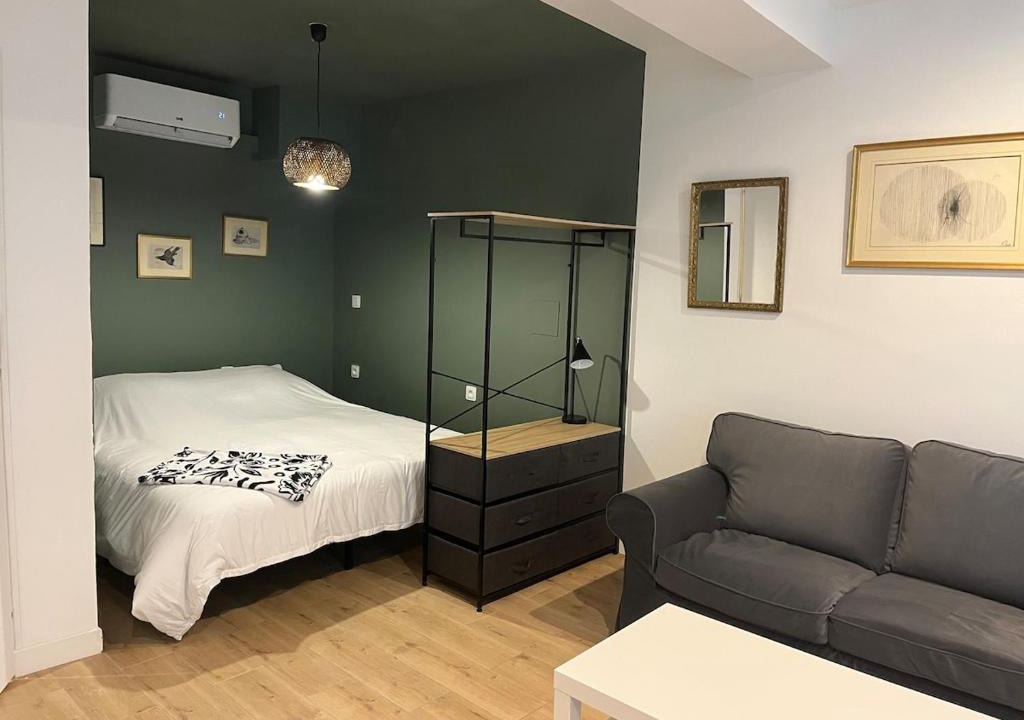 Trevoux Apartment | Studio climatisé