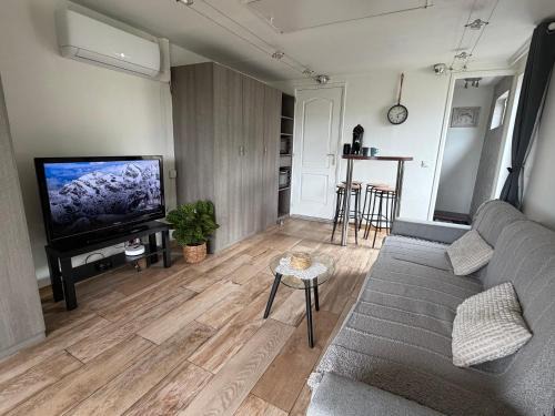 Carmaux Apartment | Studio climatisé - WIFI Fibre - Calme - Carmaux centre
