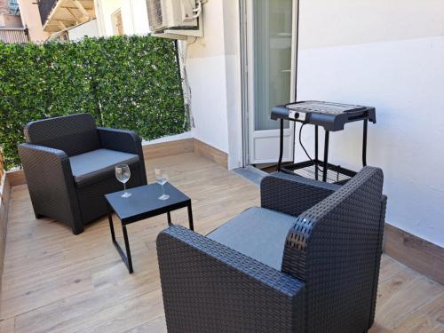 Saint-Laurent-du-Var Apartment | Studio coin nuit terrasse à 5 minutes de la plage N1