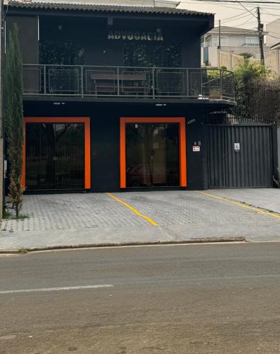 Guarapuava Apartment | Studio com quarto e banheiro em frente ao Parque do Lago Acomoda até 2 pessoas 1 cama