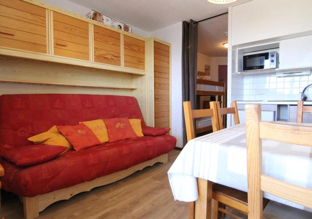 Eclose-Est Apartment | Studio confortable pour 4 personnes à L'Alpe d'Huez avec balcon, proche commerces et pistes - FR-1-405-32