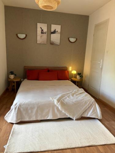 Saint-Yrieix-la-Perche Apartment | Studio cosy