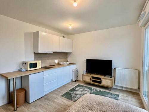 Le Blanc-Mesnil Apartment | Studio cosy - 15 minutes from Paris and CDG Airport