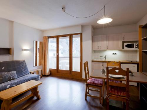 Brides-les-Bains Apartment | Studio cosy avec balcon et WiFi à Brides - FR-1-512-184
