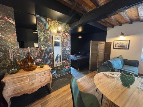 Montaigu-le-Blin Apartment | Studio cosy avec jardin et spa à Montaigu-le-Blin - FR-1-489-520