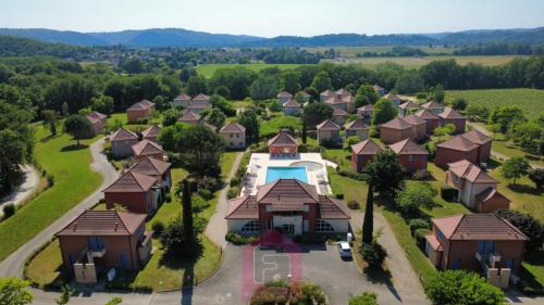 Prayssac Apartment | Studio cosy avec piscine terrasse jardin et vélos à Prayssac