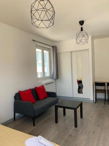 Saint-Etienne Apartment | Studio cosy et central