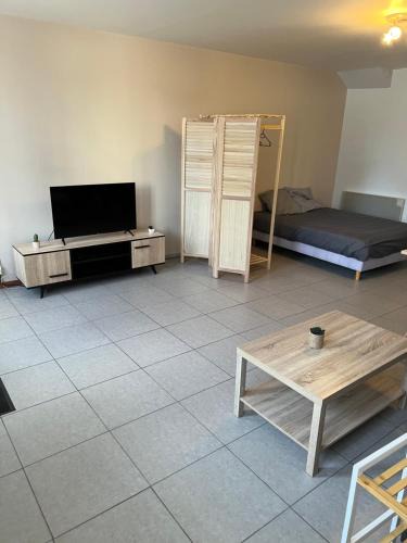 La Celle-sur-Loire Apartment | Studio cosy meublé tout confort, Proche centrale, Idéal pros & week-ends