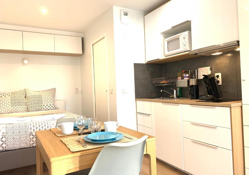 Quartier Centre Ville Apartment | Studio cosy proche RER B/C Orly TGV