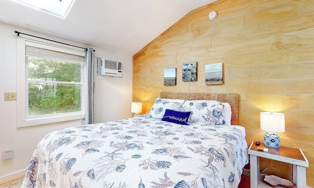 Kennebunk Apartment | Studio cottage close to beach & golf with outdoor pool, firepit, & basketball