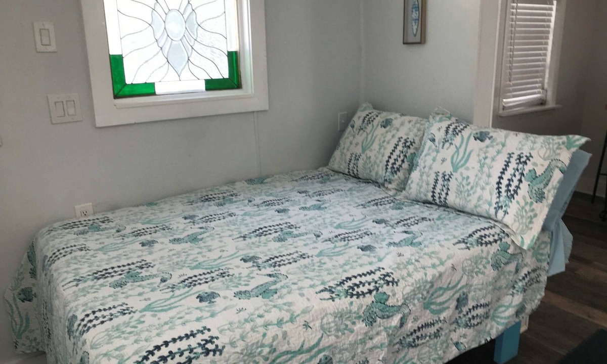 Bayport Apartment | Studio Cottage on quiet road in Beautiful Bayport.