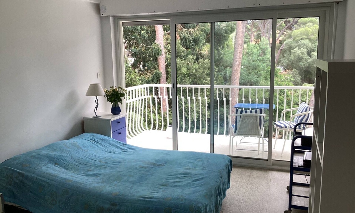 Cavalaire-sur-Mer Apartment | Studio Dans un Parc Privé à Cavalaire. Calme et Lumineux, Animaux Acceptés