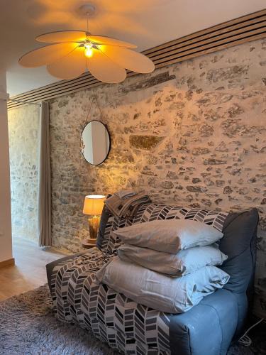 Coutances Apartment | Studio de caractère en pierre