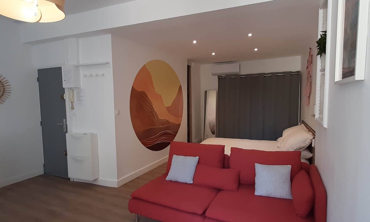 Centre Historique Apartment | Studio de la Comédie, 2nd floor