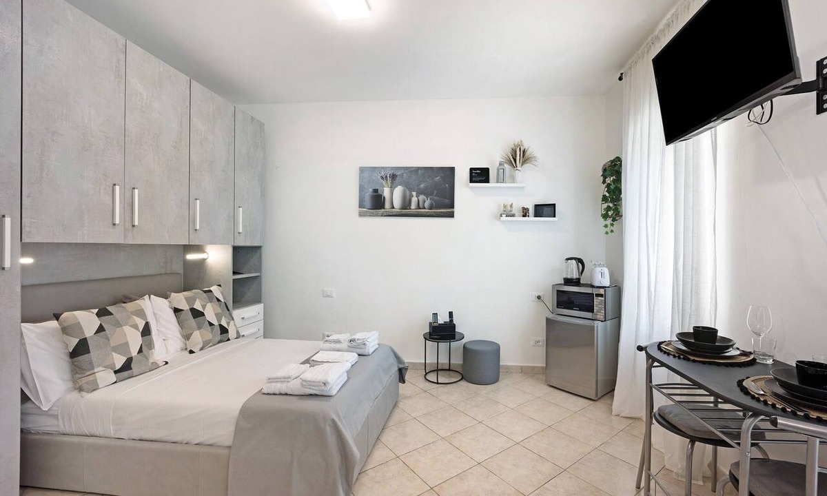 Altare Apartment | Studio 'Edda's Apartment' with Balcony, Wi-Fi and Air Conditioning