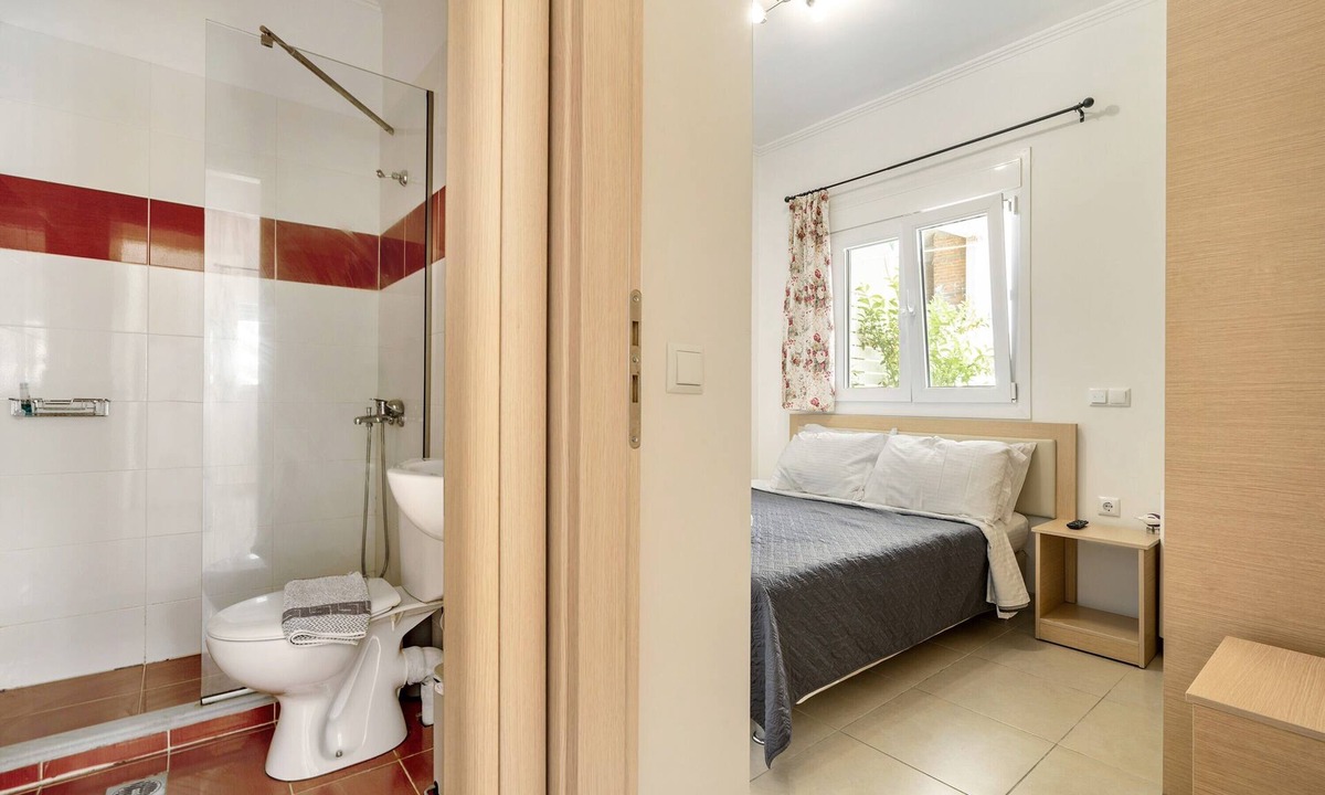 Nidri Apartment | Studio 'Family Junior Suite' with Shared Pool, Wi-Fi and Air Conditioning