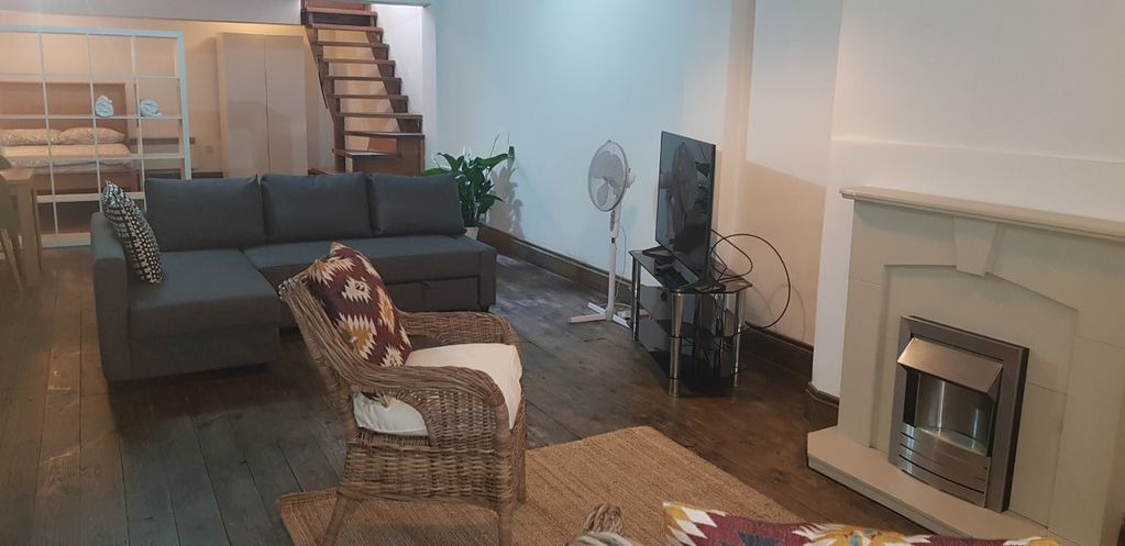 Stoke Newington Apartment | Studio Flat in Stoke Newington High Street