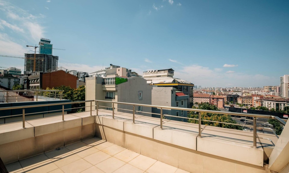 Yakuplu Apartment | Studio Flat w Terrace and View 8 min to Torium