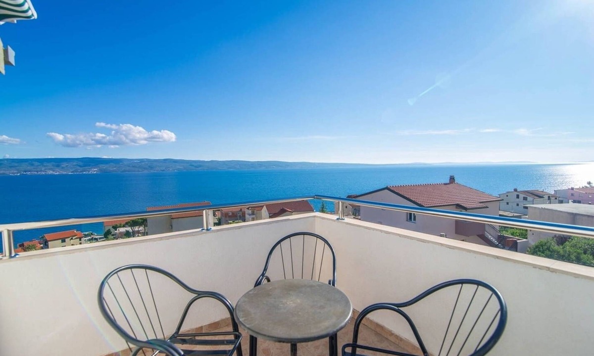 Dugi Rat Apartment | Studio flat with terrace and sea view Mali Rat, Omiš (AS-7482-a)