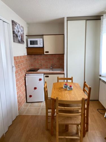 Font-Romeu-Odeillo-Via Apartment | Studio Font-Romeu avec place de parking