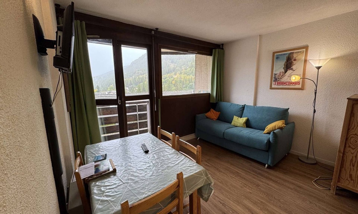 Saint-Chaffrey Apartment | Studio for 4 in Serre-Chevalier, Southeast Balcony