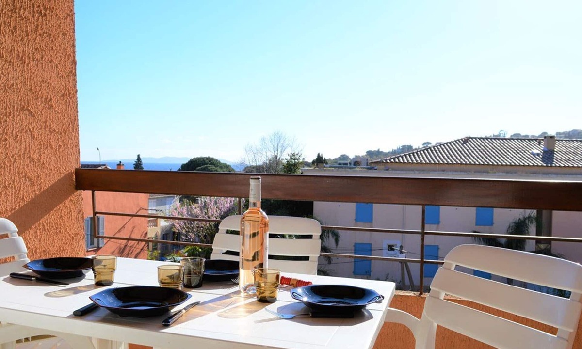 Le Lavandou Apartment | Studio for 4, parking, pets allowed, near beach - Le Lavandou