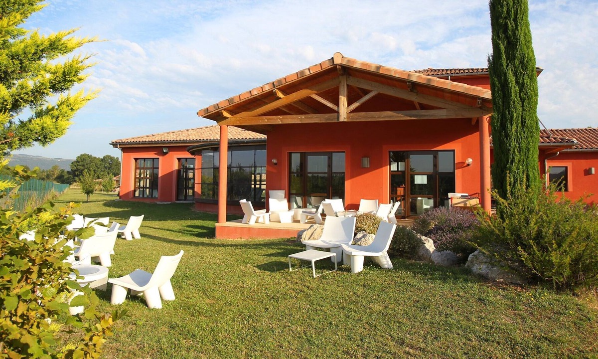 Chateauneuf-sur-Isere Apartment | Studio calme et spacieux | 2 piscines et sauna!