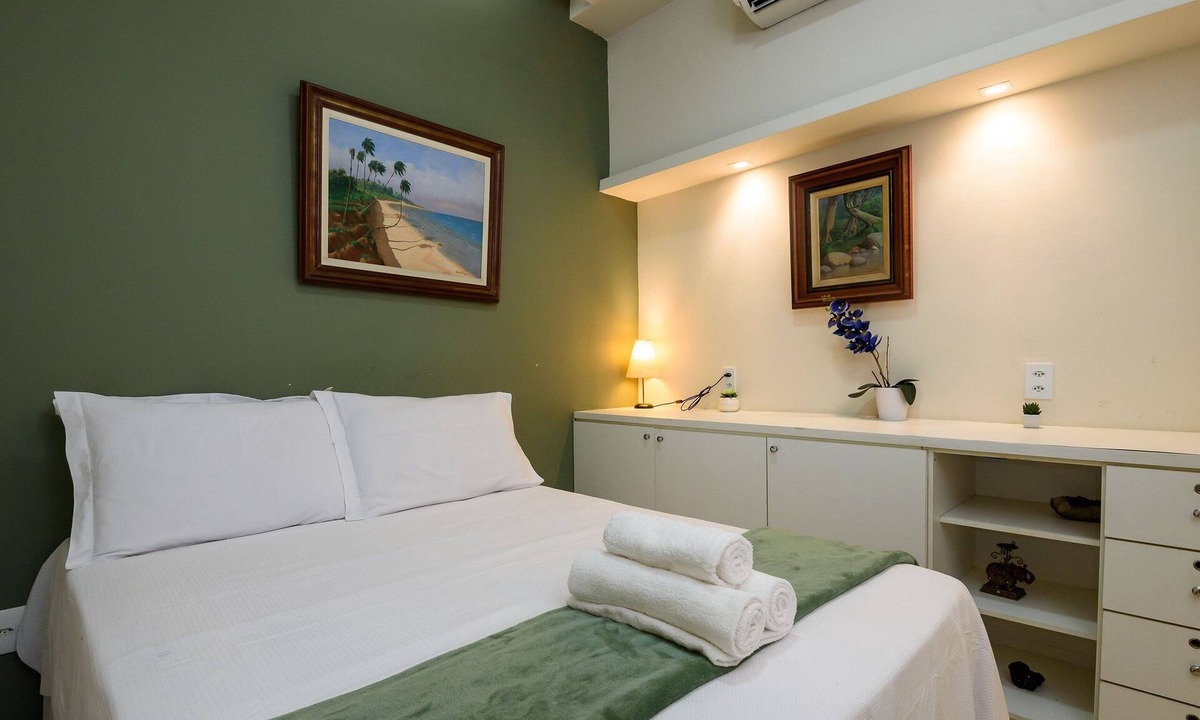 Copacabana House | Studio Green w/AC | 5 min to Copacabana Beach