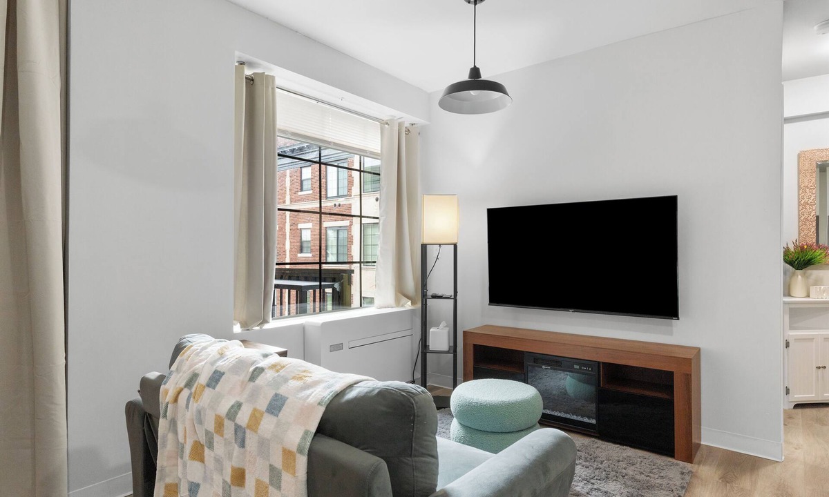New Center Detroit Apartment | Studio/half bedroom with balcony in Midtown, Detroit