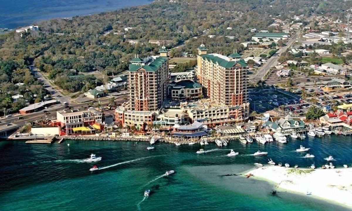 Destin Condo | Studio Harbor Walk Village | Stunning Beach!
