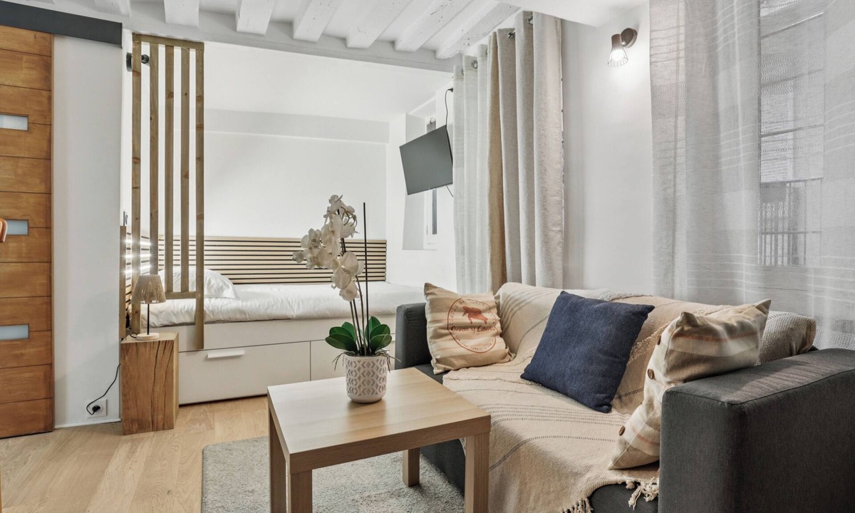 Paris City Center Apartment | Studio Herold - Place de Victoires by B'Your Home