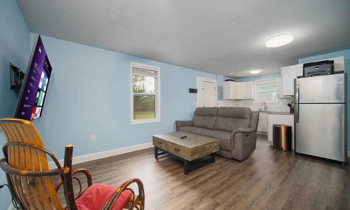 Southside Apartment | Studio Homey Studio Minutes from Mayo Clinic & UNF!
