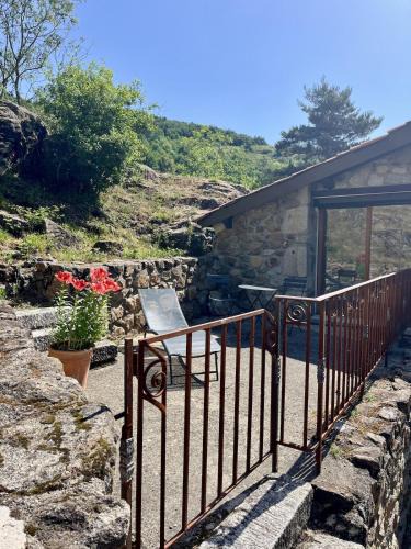 Essertines-en-Chatelneuf House | Studio indépendant en pleine nature, 2 pièces et sdb