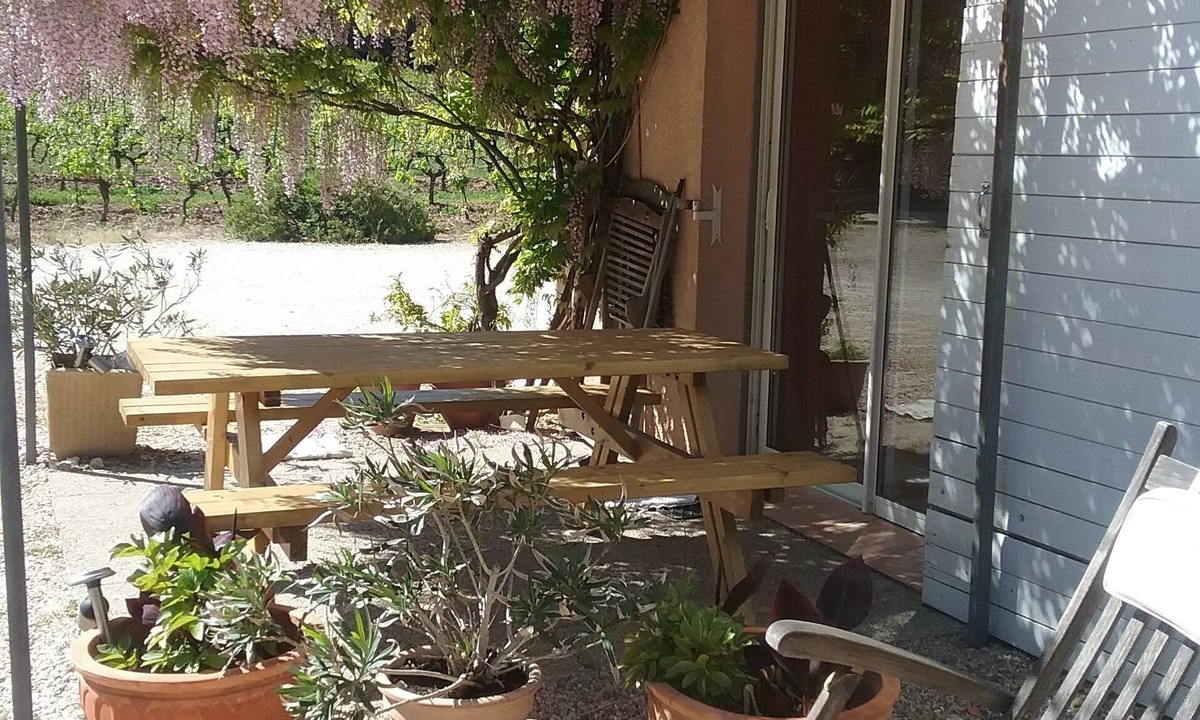 Pierrefeu-du-Var Apartment | Studio in a vineyard