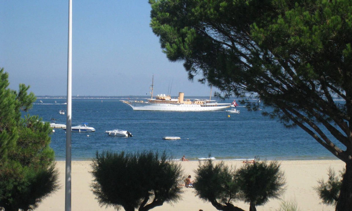 Arcachon Apartment | Studio in Arcachon on the Seafront for 2 people - Free parking space