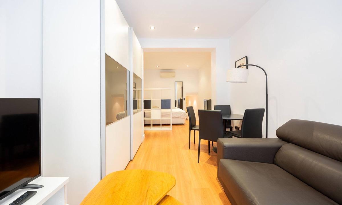 Barrio de las Letras Apartment | Studio in Barrio de las Letras Work or Study