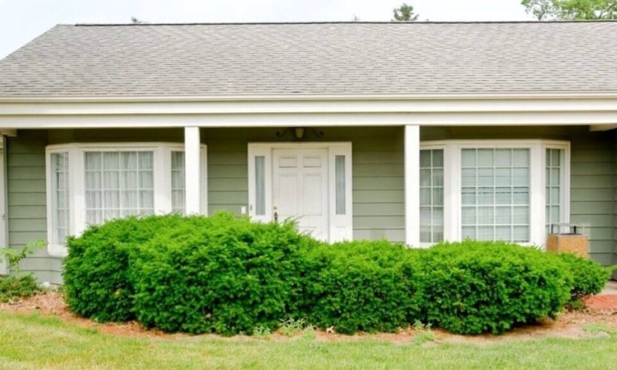 Clinton Apartment | Studio in Clinton, IA: Your perfect rental awaits