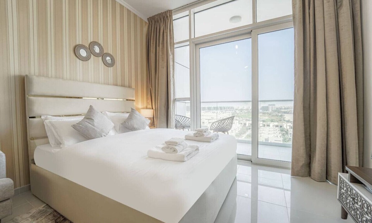 Dubai Apartment | Studio in Damac H1 by Deleguest