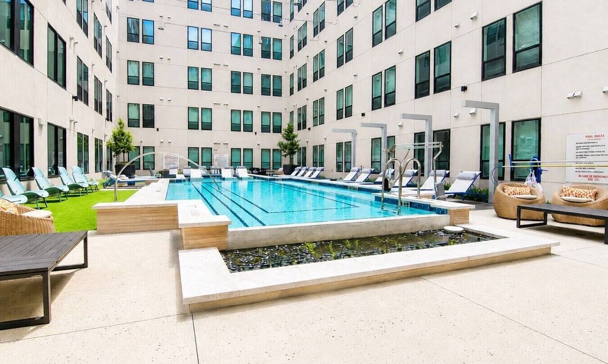 Neartown Apartment | Studio in Downtown Houston | Shared Pool & Gym