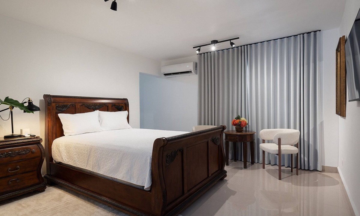 Gascue Condo | Studio in Gazcue: from Colonial Zone & Incipler