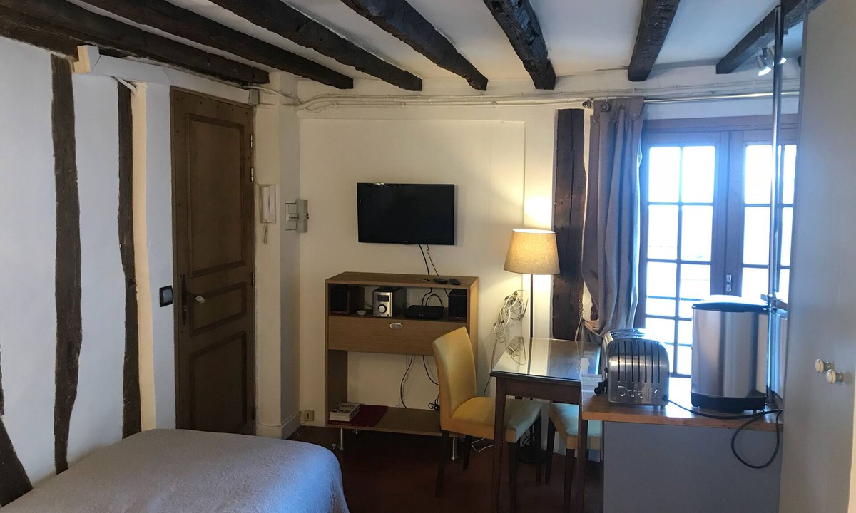 3rd Arrondissement Apartment | Studio in Paris, Marais