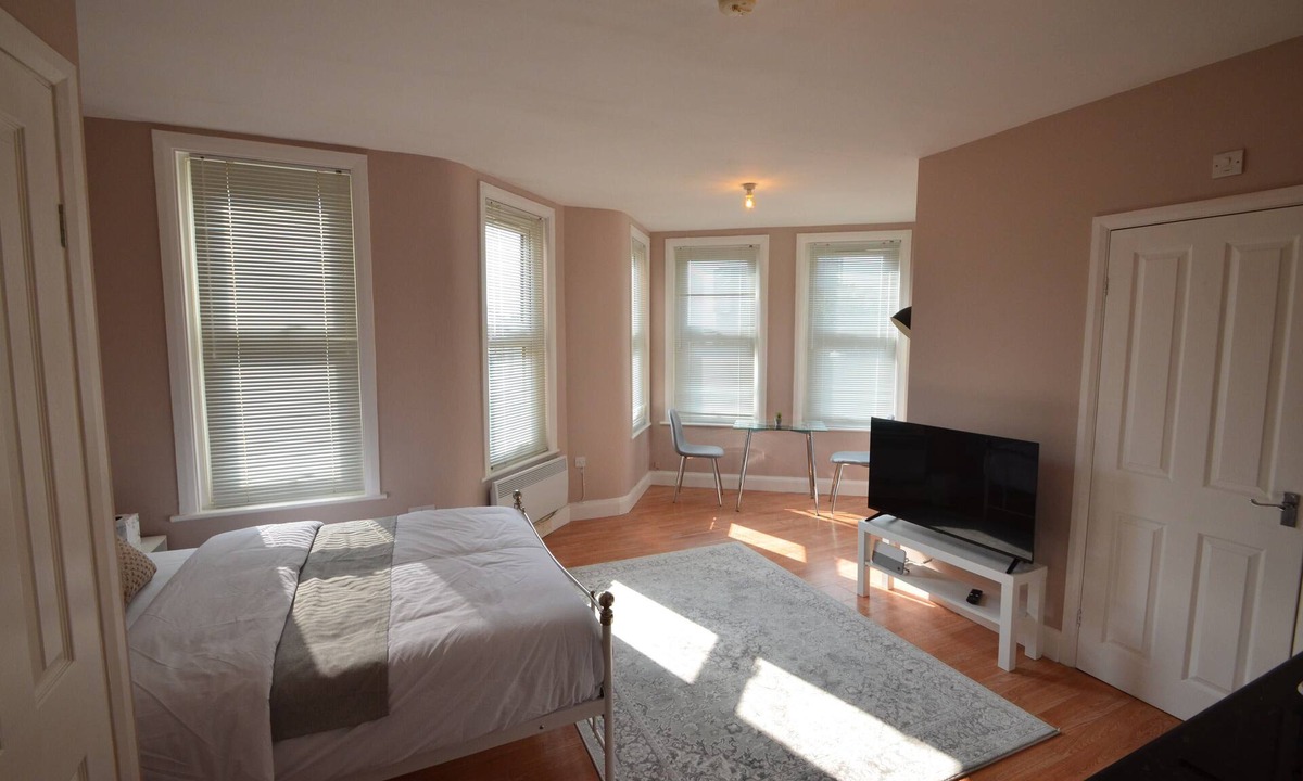 Hoe Street Apartment | Studio in the heart of Walthamstow Village