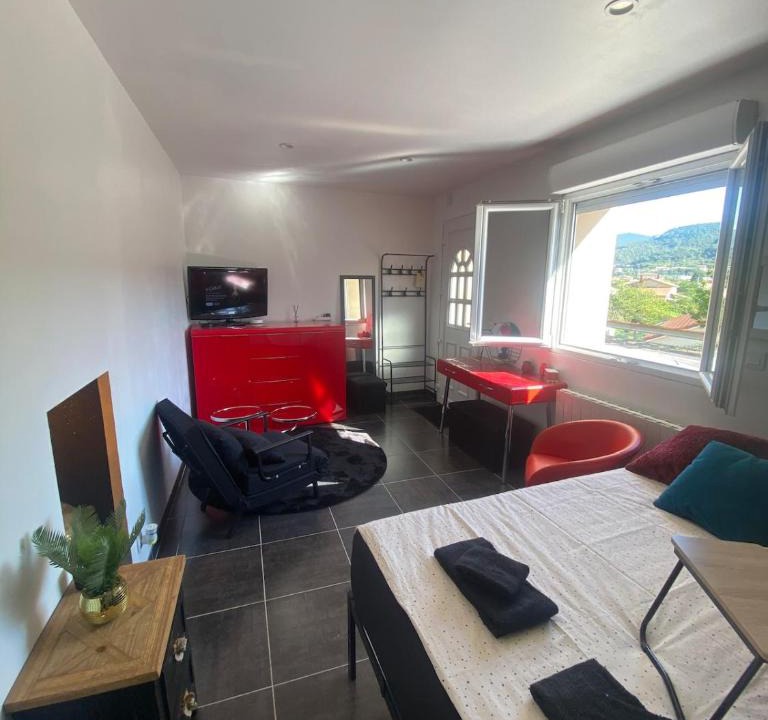 Les Salles-du-Gardon Apartment | Studio indépendant RDC, Parking privé & Wi-Fi haut débit