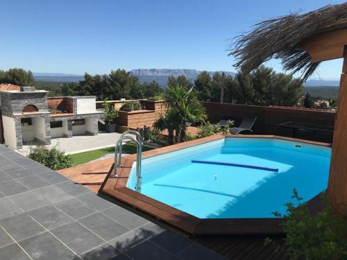 Saint-Savournin Apartment | studio indépendant terrasse et piscine avec accés limité mais privatisée