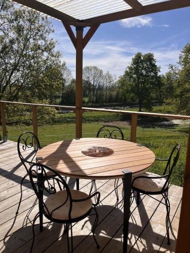 Bourg-le-Comte Apartment | Studio indépendant au calme avec terrasse