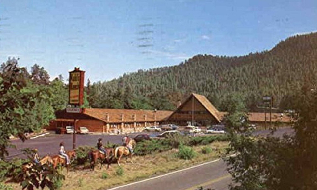 Kohls Ranch Apartment | STUDIO~ KOHLS RANCH LODGE~ MOUNTAIN VIEWS~ BAR/LOUNGE~ RESTAURANT~ POOL~ HOT TUB